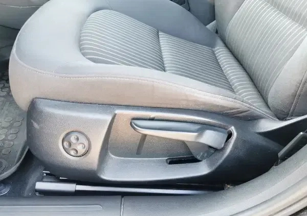 Audi A4 cena 47897 przebieg: 270000, rok produkcji 2013 z Małogoszcz małe 379